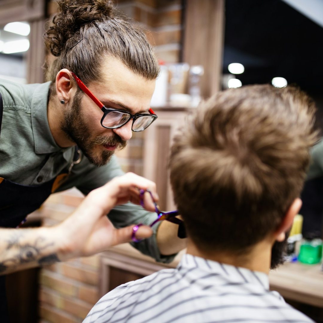 Men barbering course mirrors academy